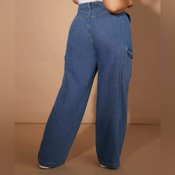 Women’s Plus Baggy, Dark wash jeans with pockets - Picture 2 of 2